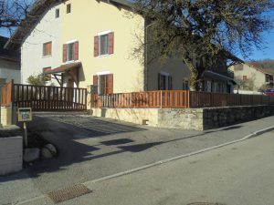 Portail-battant-clôture-Aluminium-ton-bois-Annecy-le-Vieux